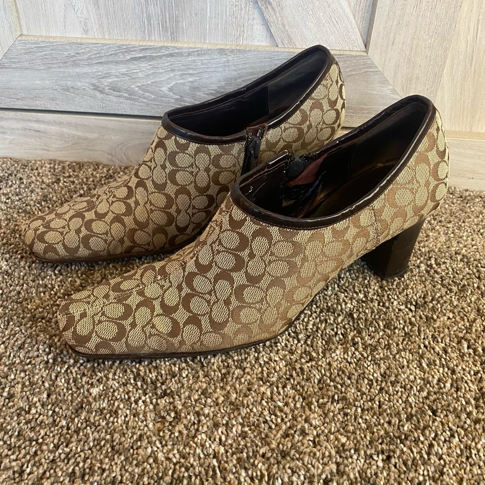 Coach Shoes Logo Daphne Size 6.5 3" Heels Inside Zip Square Toes Made in Italy.